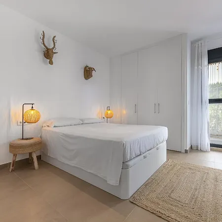 Sunrise Heights 2455 Sea View 아파트 *
